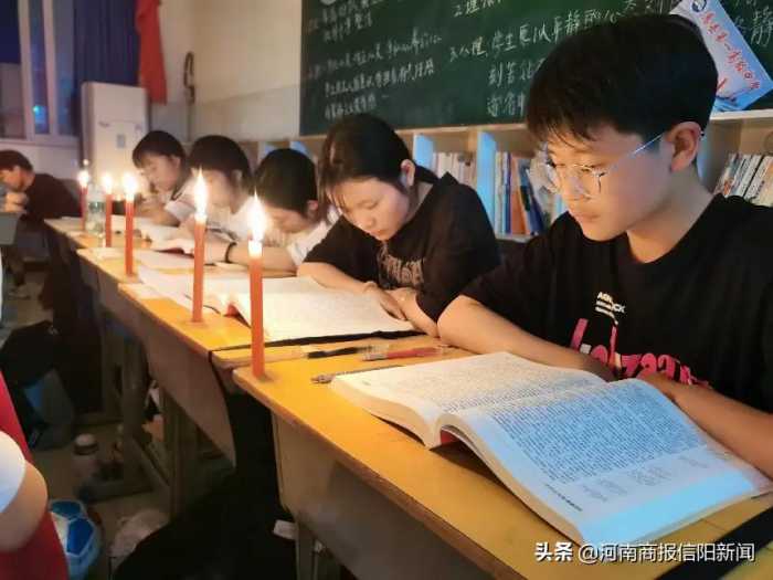 信阳市息县一高：学习古人勤学苦读精神，举办“秉烛夜读”教育活动