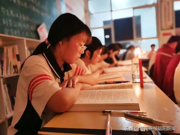 信阳市息县一高：学习古人勤学苦读精神，举办“秉烛夜读”教育活动